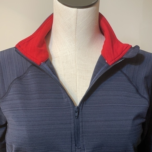 Fila Blue Woman’s Active Pull Over half zipper pleated back top Sz Medium - Picture 4 of 6